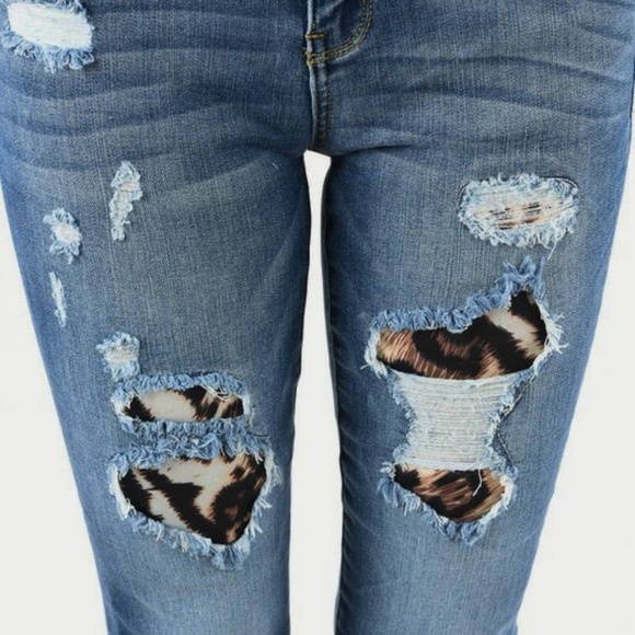 Judy Blue Soft Stretchy Denim with Leopard patched - Picture 4 of 7